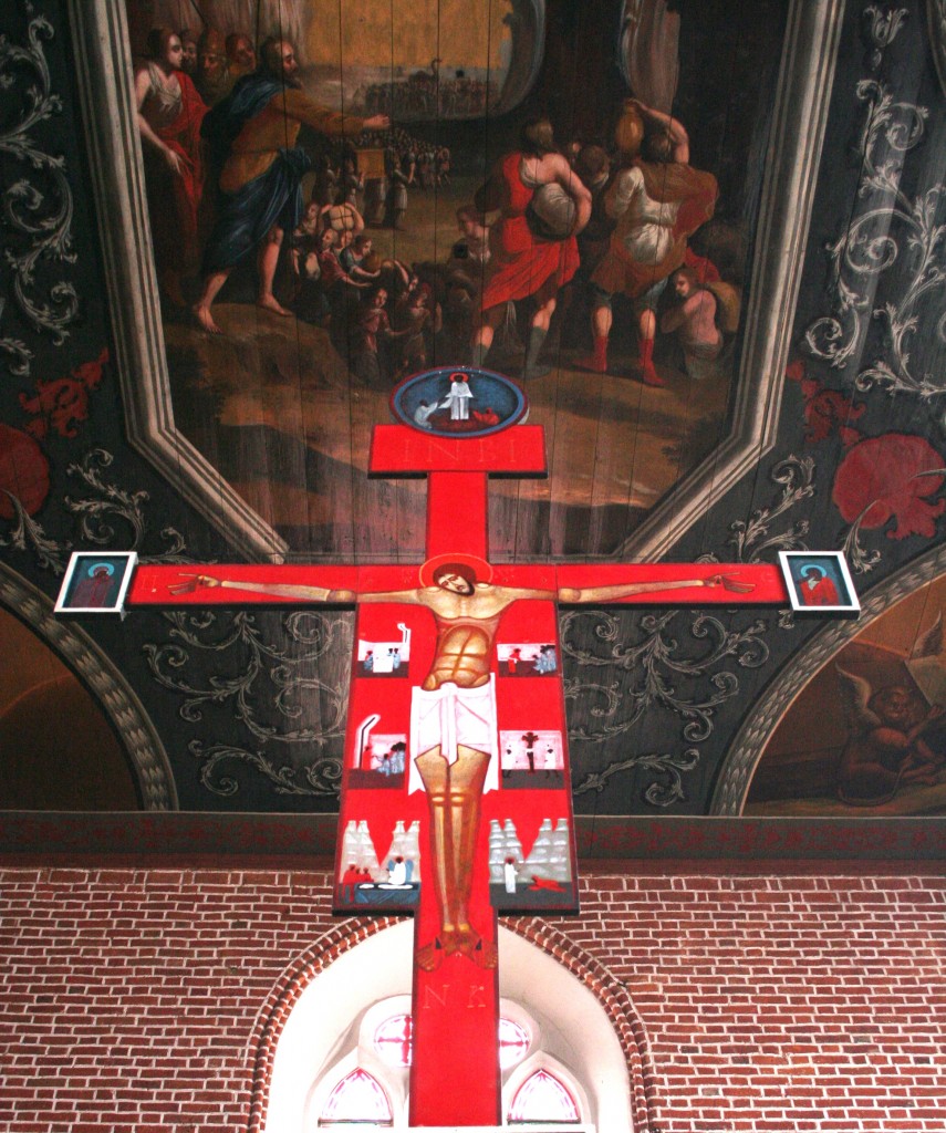Krzyż nad ikonostasem i widoczne malowidło barokowe, fot. Łukasz Necio
